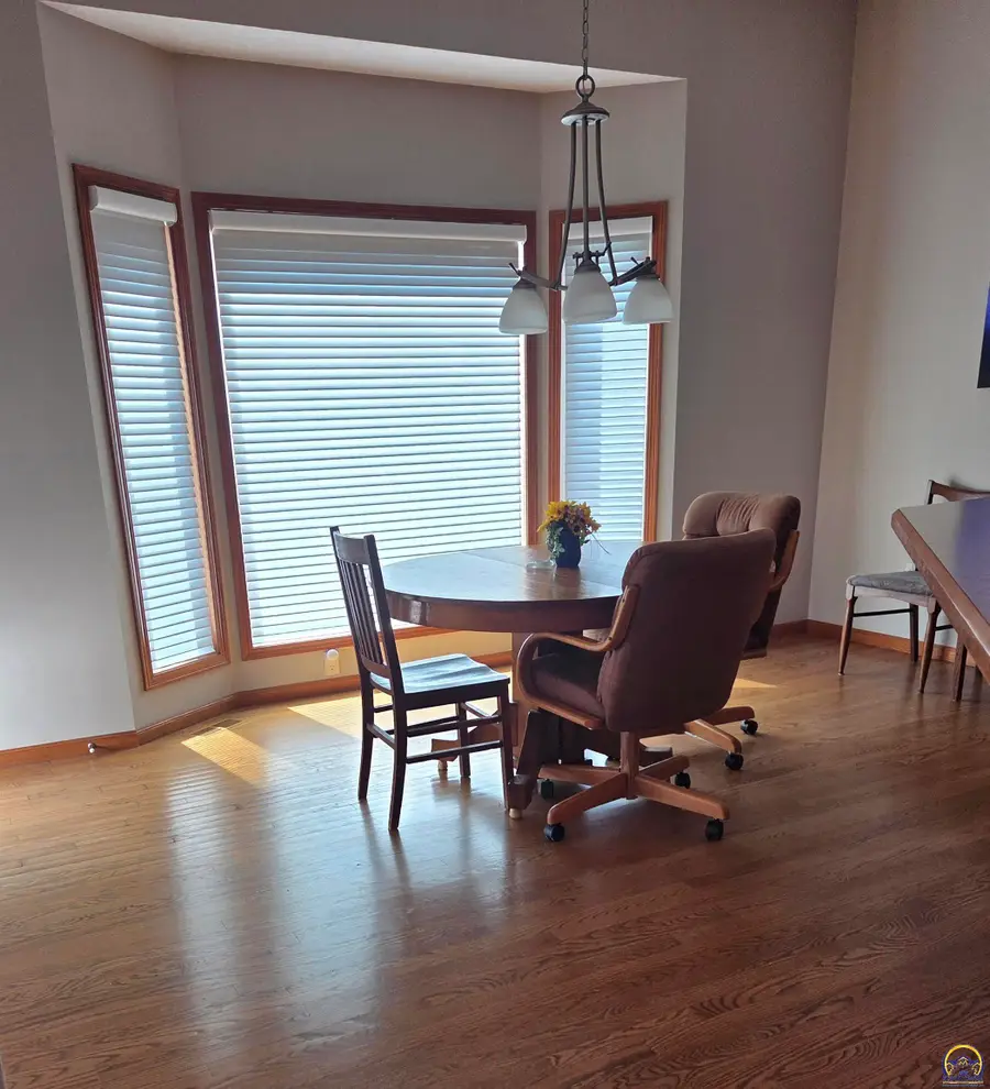 4316 SW Deer Run Ct, Topeka, KS 66610 - #2