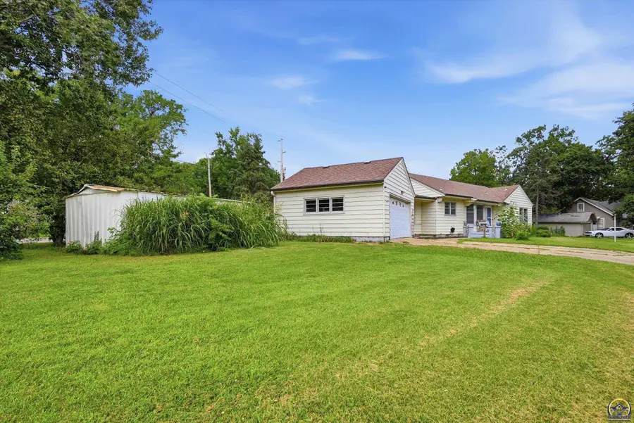 1115 SW Billard Ave, Topeka, KS 66604 - #3