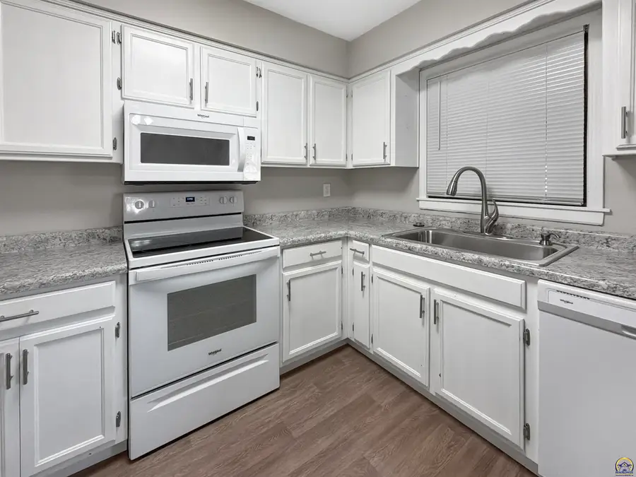 2257 SW Westport Sq, Topeka, KS 66614 - #3