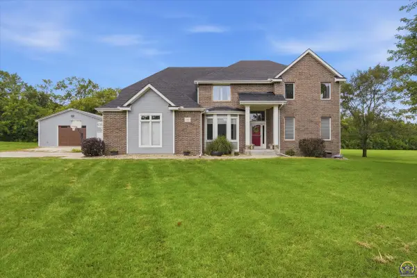 5445 SW Quail Run Dr, Topeka, KS 66610