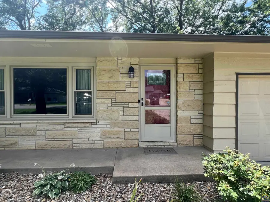 6029 NW Westbrooke Dr, Topeka, KS 66617 - #2