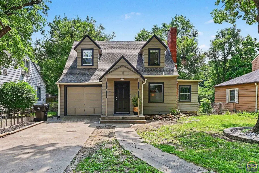2220 SE Virginia Ave, Topeka, KS 66605 - #2