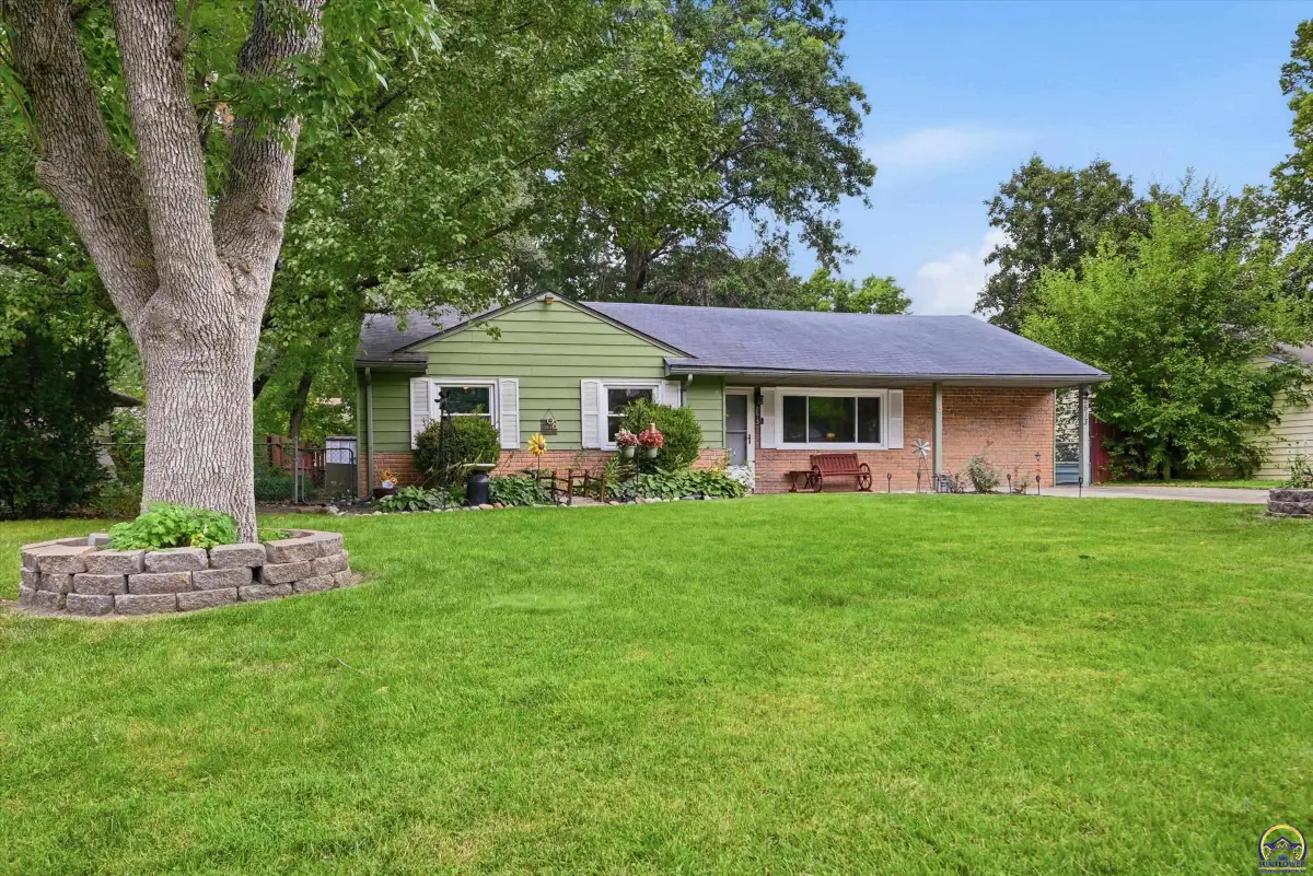 2513 SW Seabrook Ave, Topeka, KS 66614 - #1