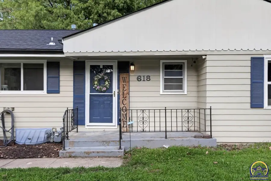 618 SW Crest Dr, Topeka, KS 66606 - #3