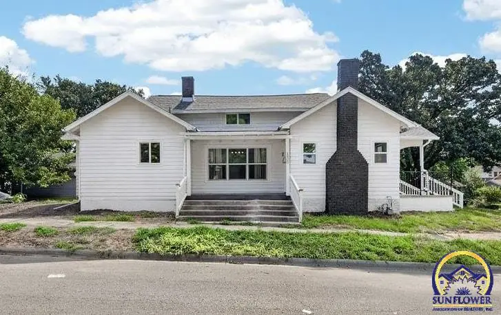 1620 SW Lincoln St, Topeka, KS 66604 - #2