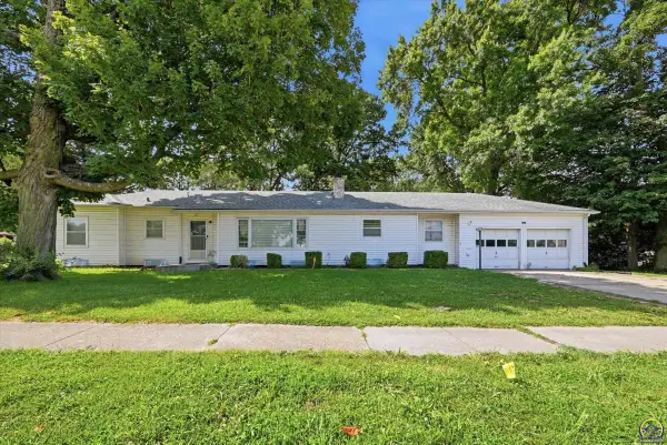 1625 SW 21st St, Topeka, KS 66611