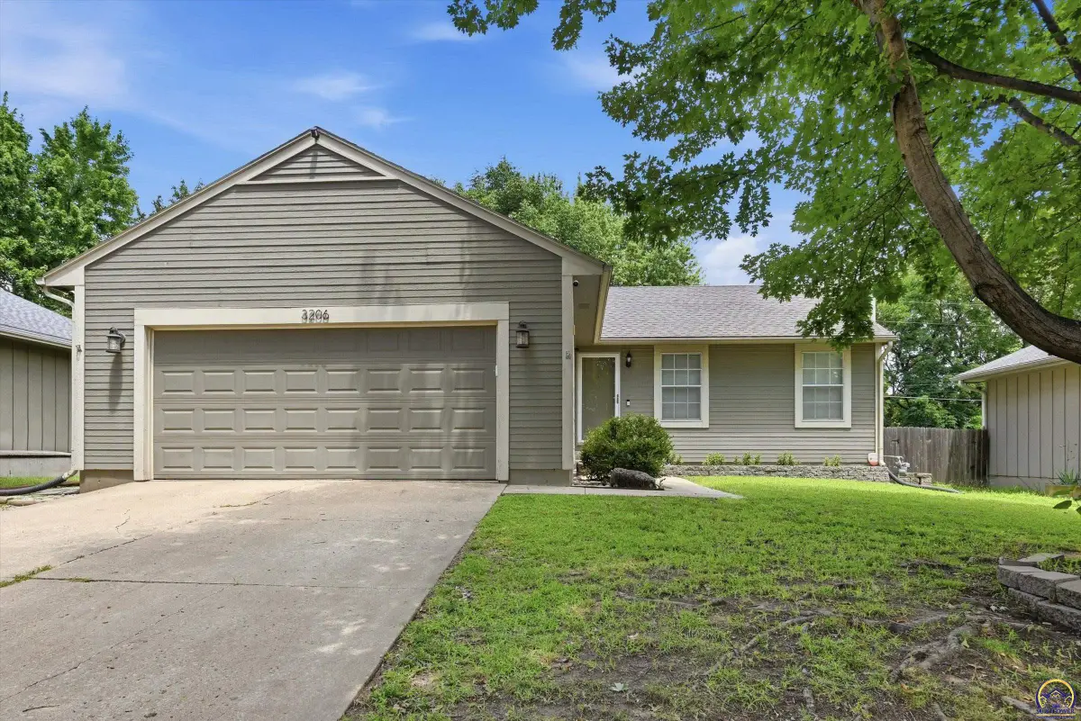 3206 SW 35th Ter, Topeka, KS 66614 - #1