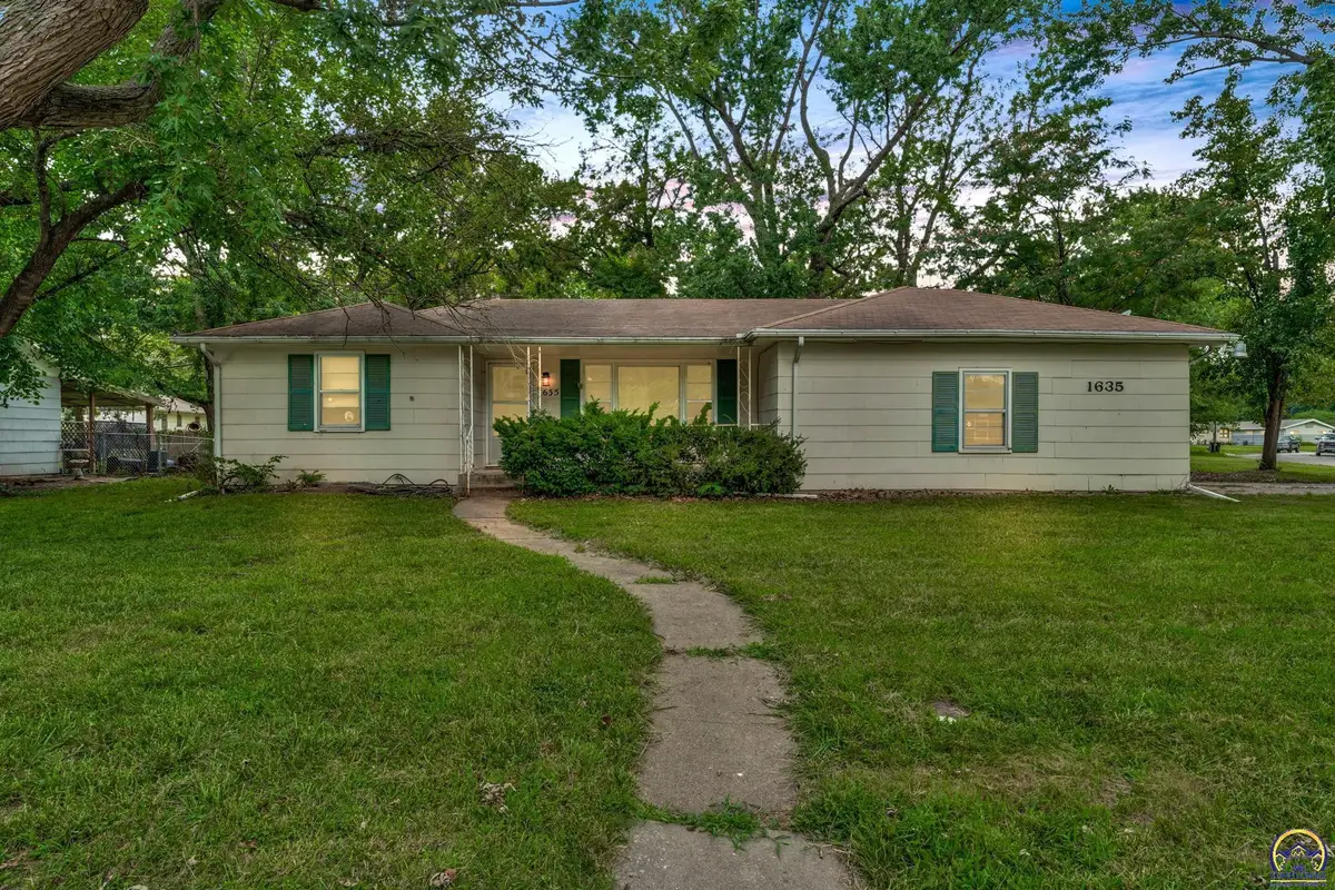 1635 SW Burnett Rd, Topeka, KS 66604 - #1