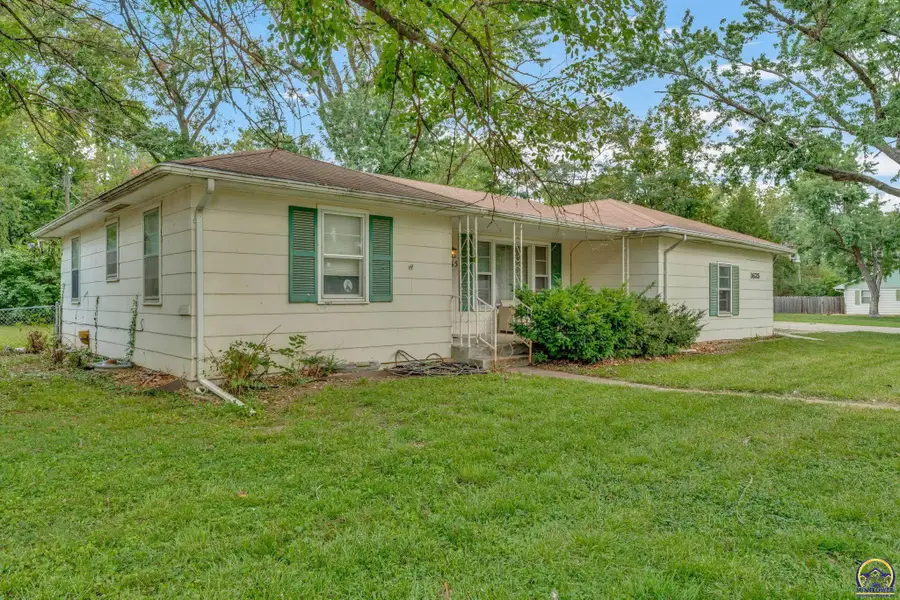 1635 SW Burnett Rd, Topeka, KS 66604 - #3