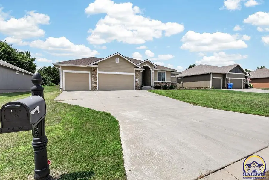 5818 SW 55th St, Topeka, KS 66610 - #2