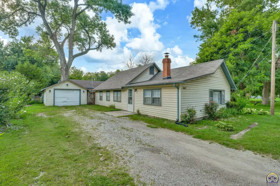 2017 NW Taylor St, Topeka, KS 66608 - #2