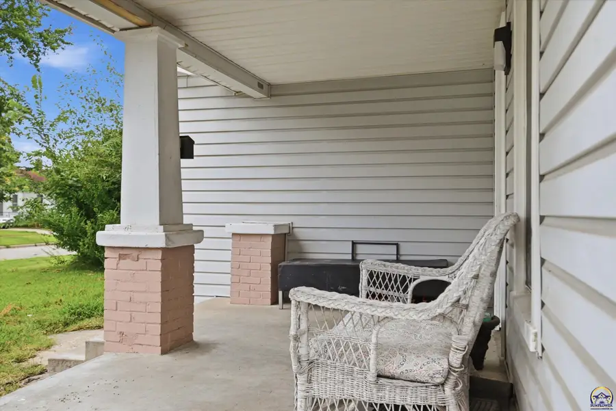 528 NE Sardou Ave, Topeka, KS 66608 - #2