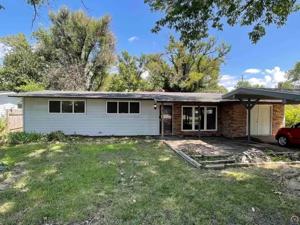 1516 SW Clontarf St, Topeka, KS 66611