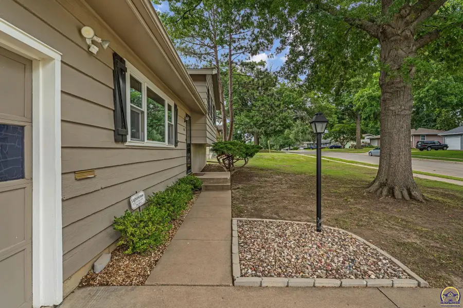 5400 SW 25th St, Topeka, KS 66614 - #2