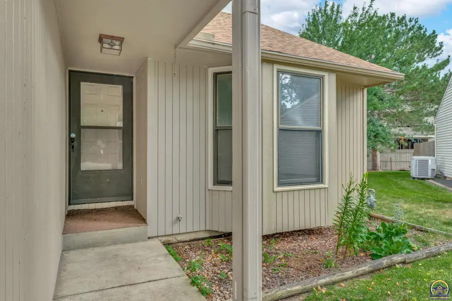 2261 SW Westport Pl, Topeka, KS 66614 - #3
