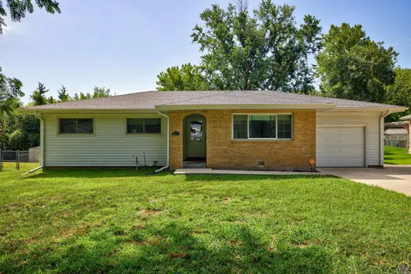 2555 SE Tidewater Dr, Topeka, KS 66605
