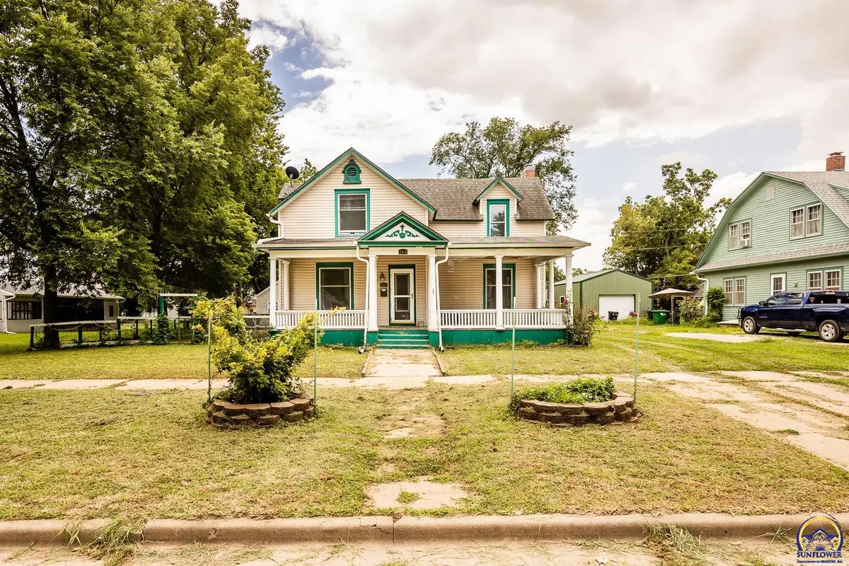 509 NW 5th St, Abilene, KS 67410 - #1