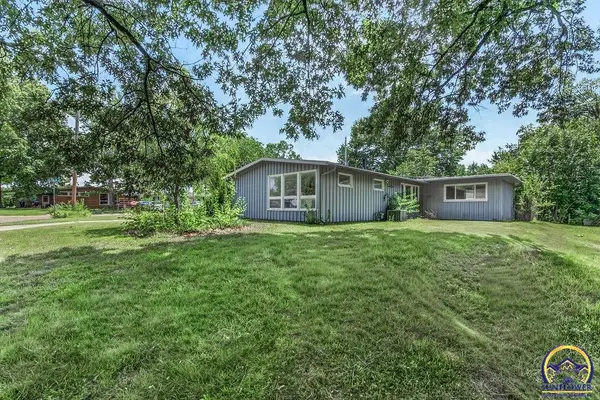 1201 SW Cornwall St, Topeka, KS 66614