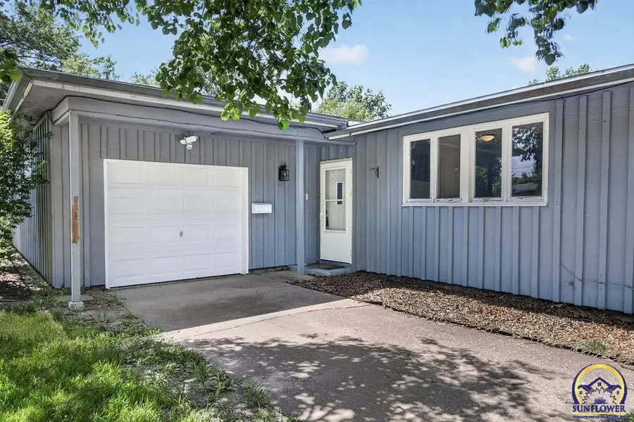 1201 SW Cornwall St, Topeka, KS 66614 - #2