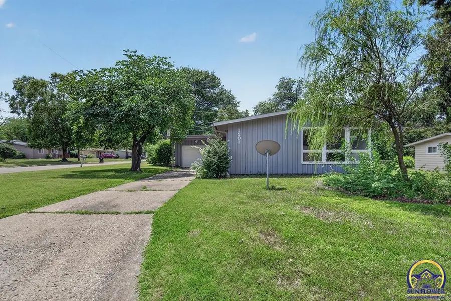 1201 SW Cornwall St, Topeka, KS 66614 - #3