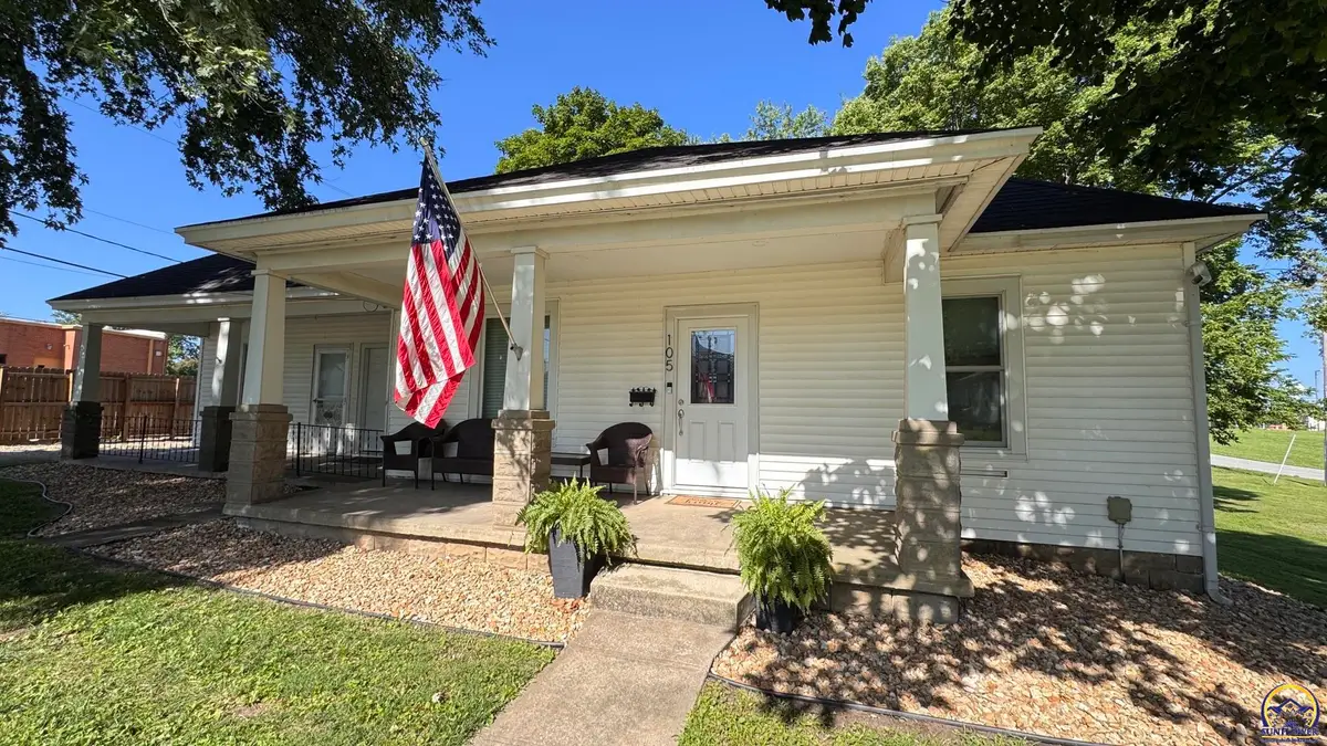 105 N Kirkwood Dr, Highland, KS 66035-4151 - #1