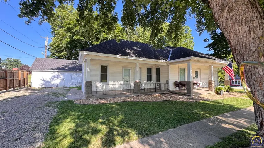 105 N Kirkwood Dr, Highland, KS 66035-4151 - #2