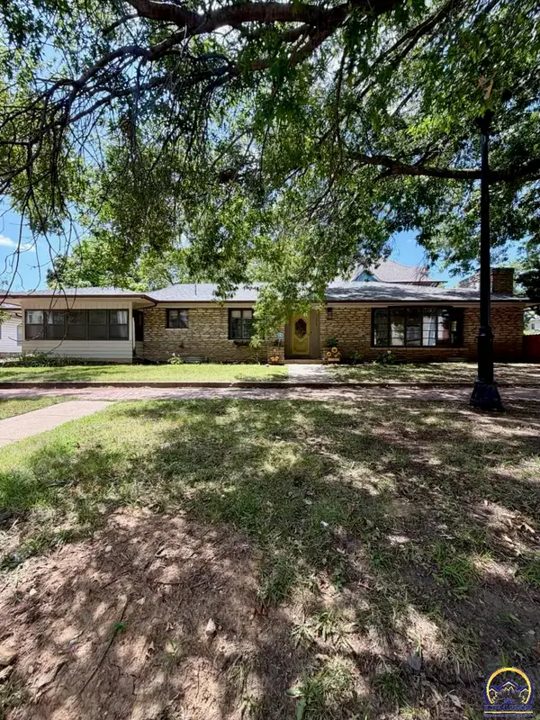 1503 SW Washburn Ave, Topeka, KS 66604