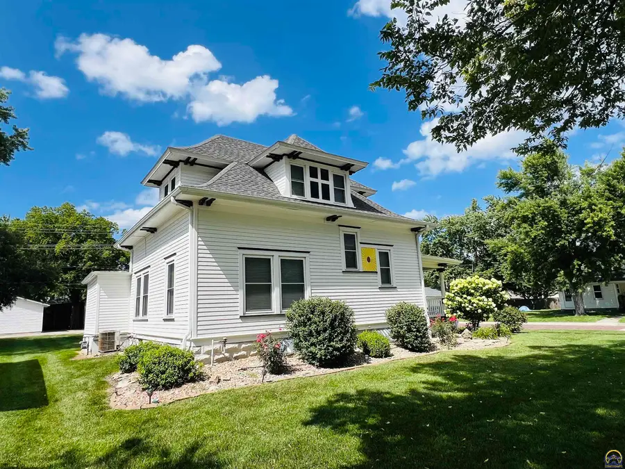 12 N 10th St, Seneca, KS 66538-0000 - #2