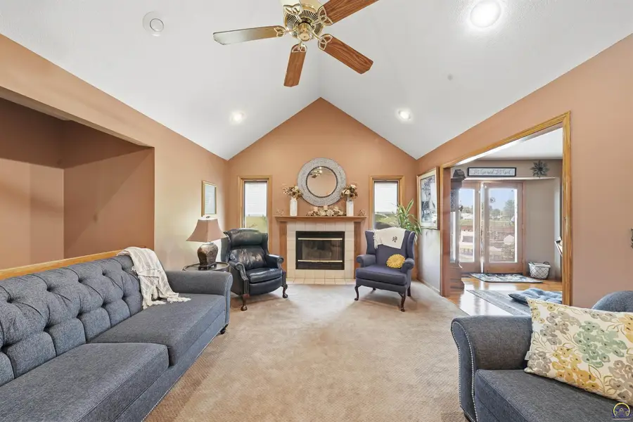 6522 SW 23rd Ct, Topeka, KS 66614 - #2