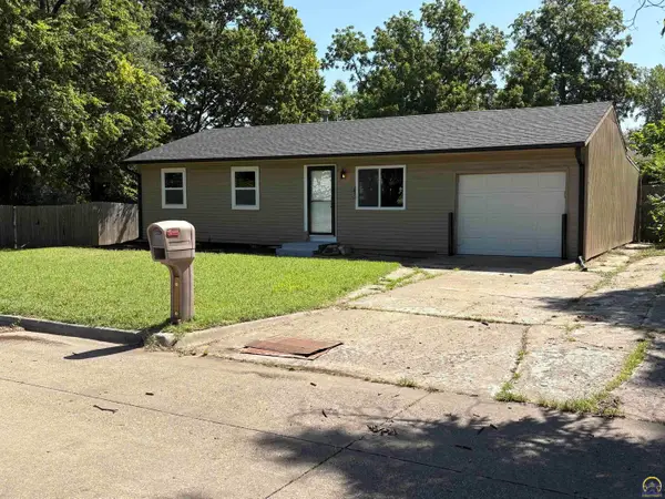 2608 SE Iowa Ave, Topeka, KS 66605