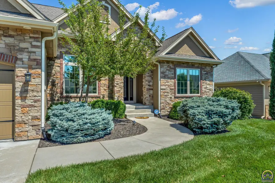 1138 SW New Forest Dr, Topeka, KS 66604 - #2