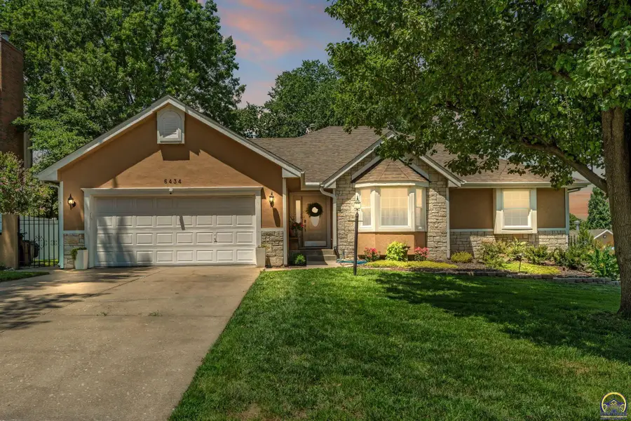 6434 SW Golf View Dr, Topeka, KS 66614 - #3