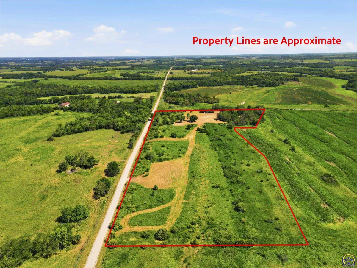 3611 W 269th St, Osage City, KS 66523 - #1