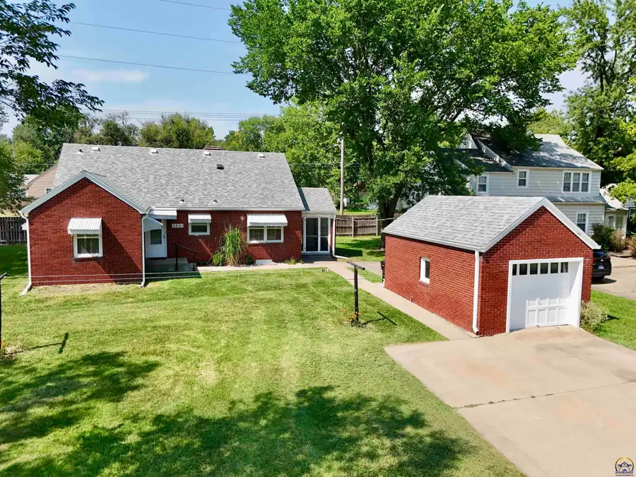 2801 SW 21st St, Topeka, KS 66604 - #2