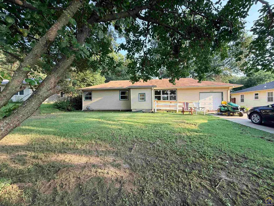 1245 NW Sunset Ln, Topeka, KS 66618 - #2