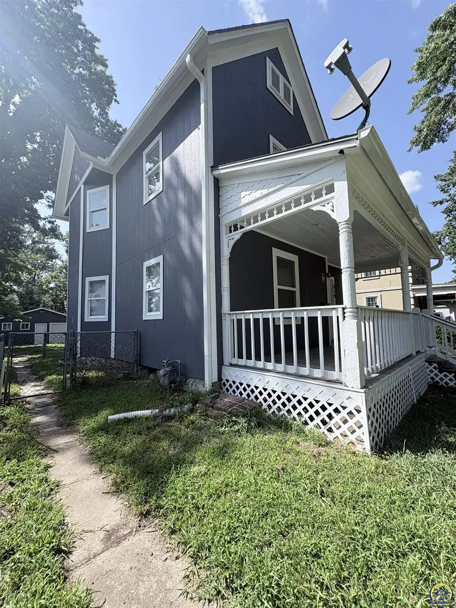 619 SW Buchanan St, Topeka, KS 66606 - #2
