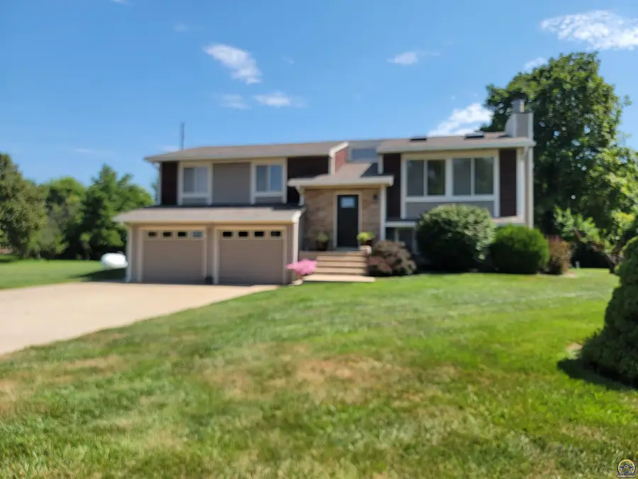 2932 Sonora Dr, Emporia, KS 66801-4964 - #2