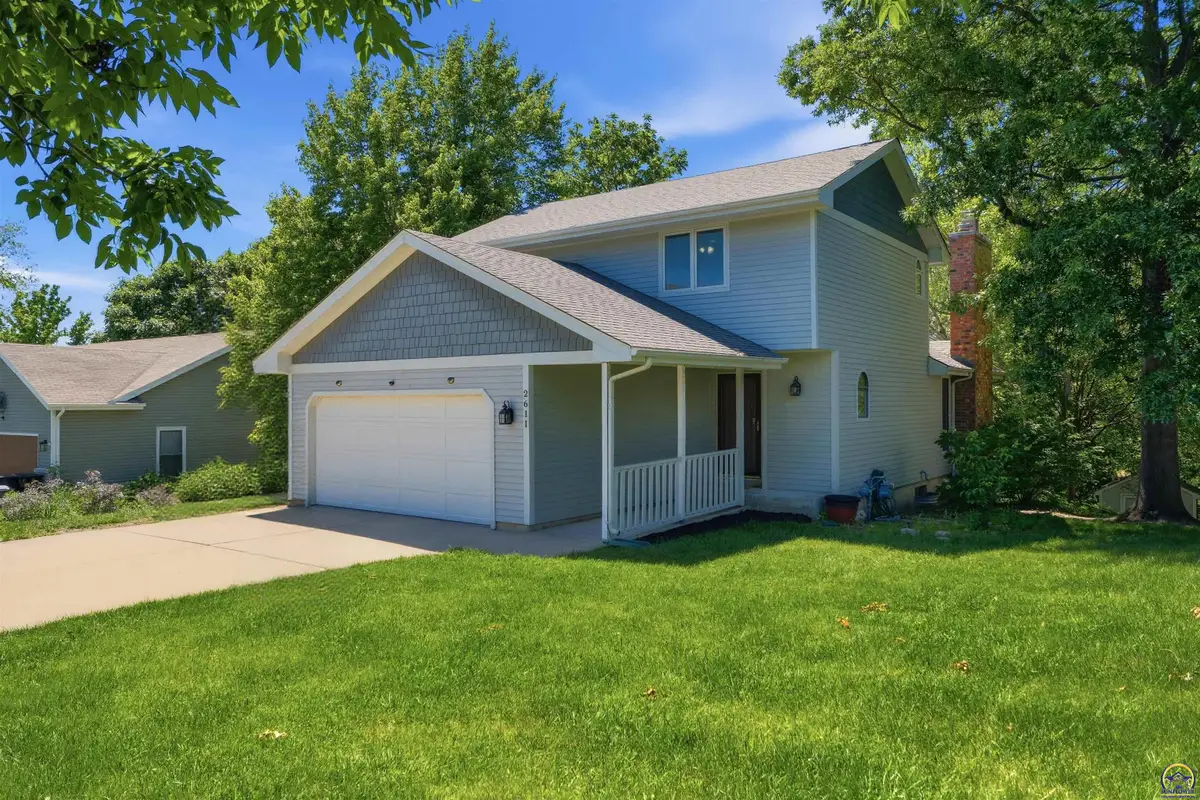 2611 SW Golf View Dr, Topeka, KS 66614 - #1