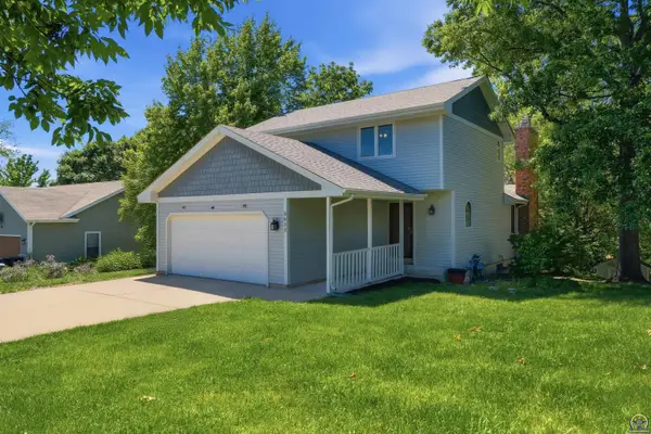 2611 SW Golf View Dr, Topeka, KS 66614