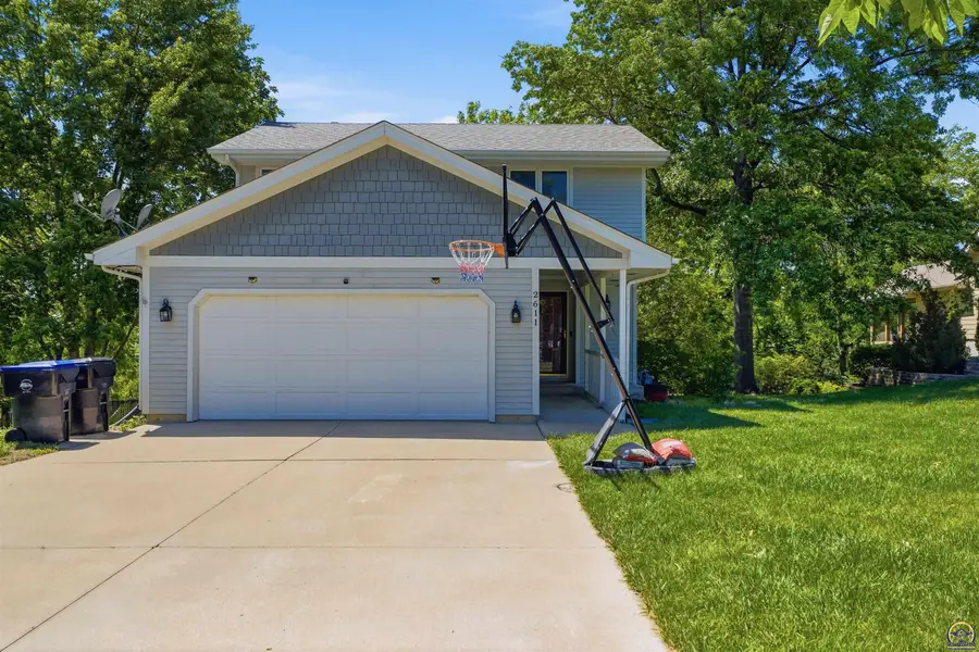 2611 SW Golf View Dr, Topeka, KS 66614 - #2