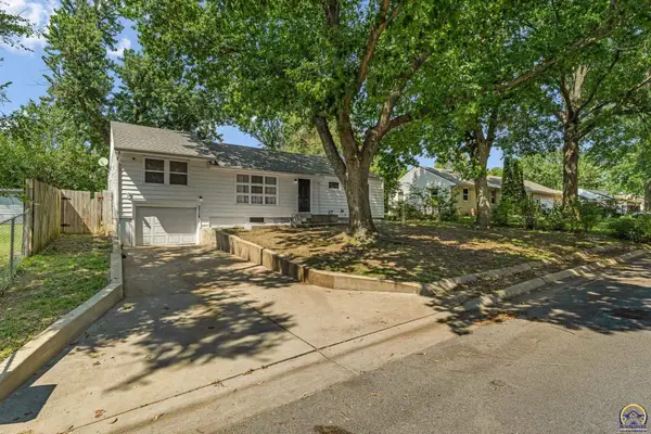 5718 SW 14th St, Topeka, KS 66604