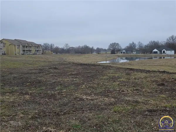 823 W 17th St, Ottawa, KS 66067-3808