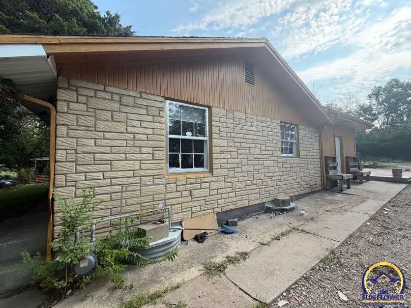 2812 SE Madison St, Topeka, KS 66605 - #3