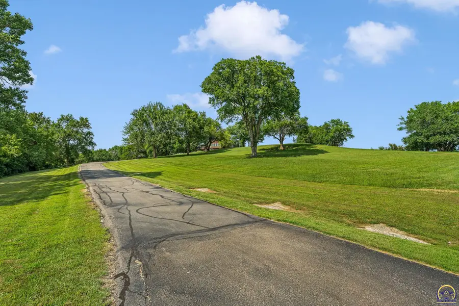 420 NW 74th St, Topeka, KS 66618 - #2