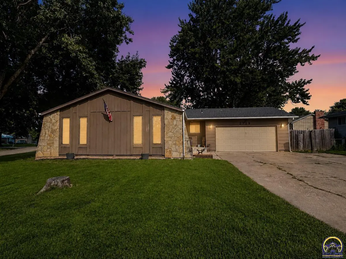 2729 SW Kingsrow Rd, Topeka, KS 66614 - #1