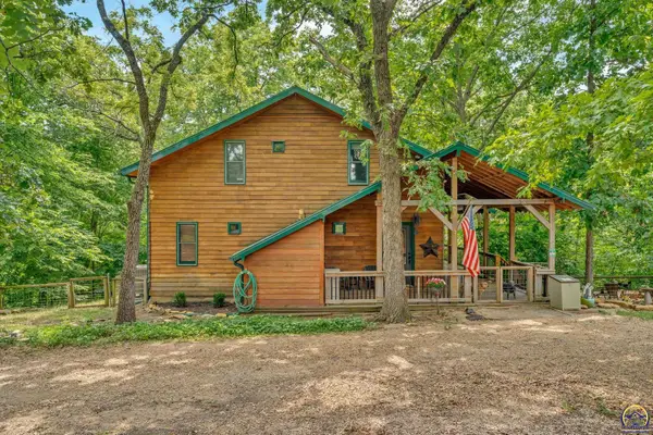5279 Saratoga Dr, McLouth, KS 66054