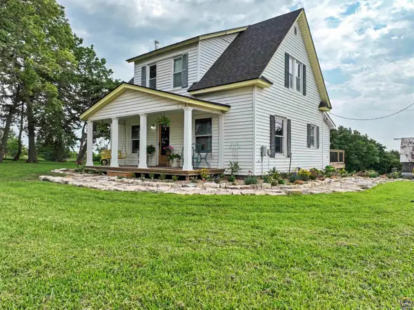 17075 Lincoln Rd, Onaga, KS 66521
