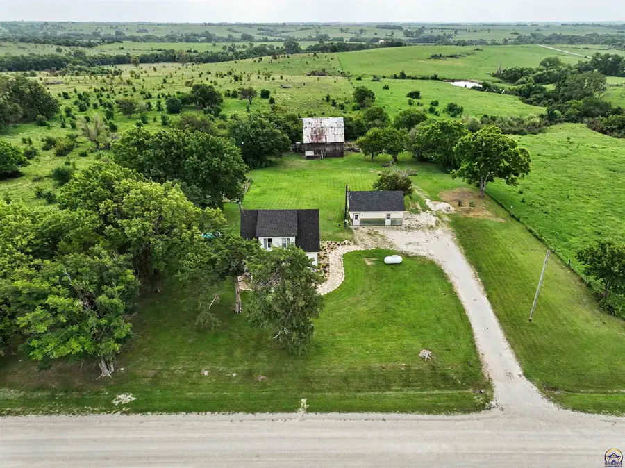 17075 Lincoln Rd, Onaga, KS 66521 - #2