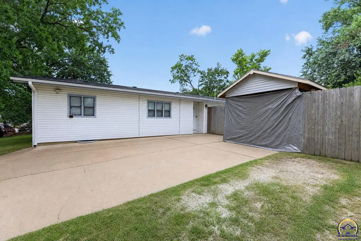 6711 Windsong Dr, Topeka, KS 66619 - #1