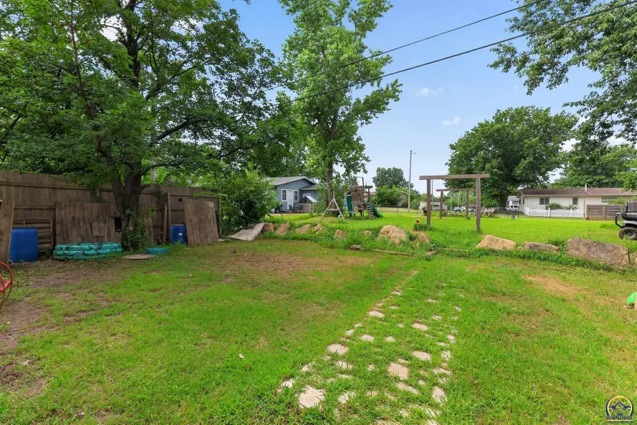 6711 Windsong Dr, Topeka, KS 66619 - #3